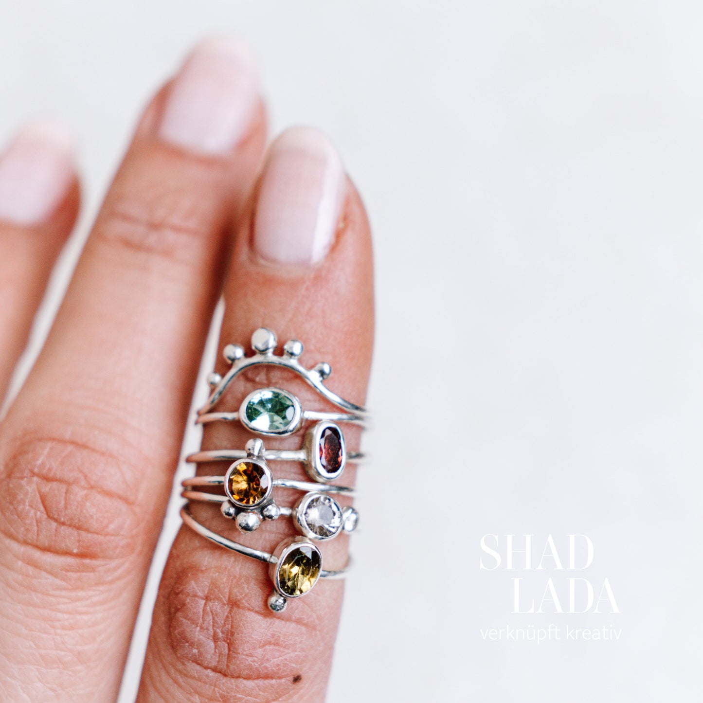 Ring SILVER CLOUD aus Silber mit Rauchquarz und Saphir (Größe 53)