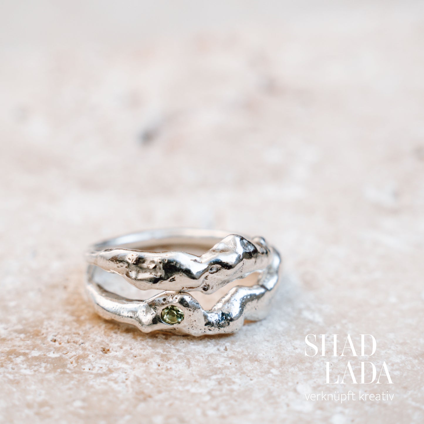 Ring SILVER MOUNTAIN aus Silber mit kleinem Turmalin (Größe 52)