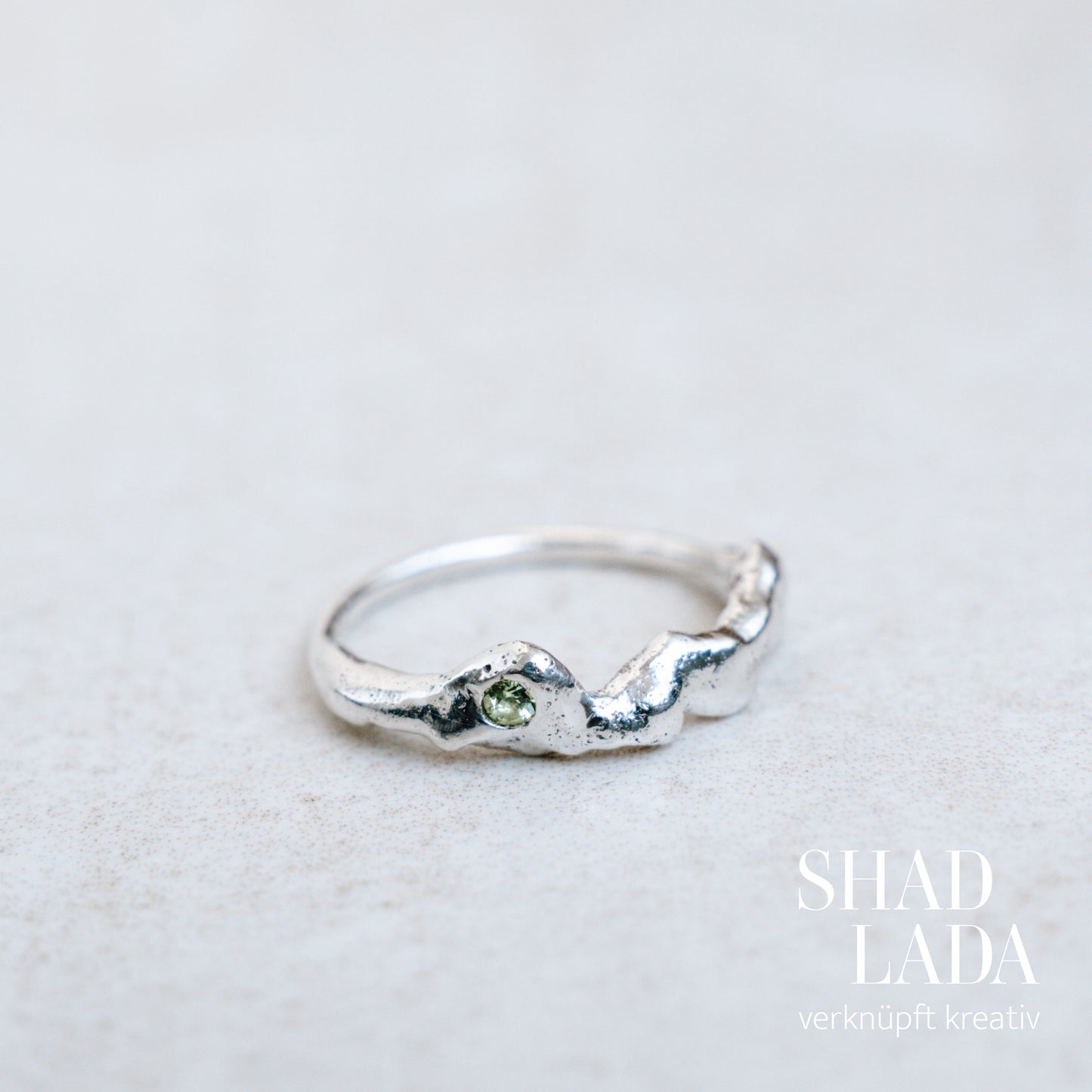 Ring SILVER MOUNTAIN aus Silber mit kleinem Turmalin (Größe 52)