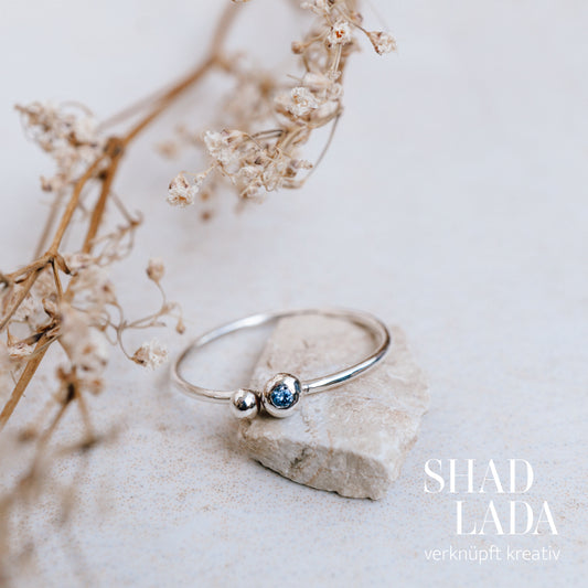 Ring SILVER BLUE SPHERE aus Silber und Saphir in Blau (Größe 51)