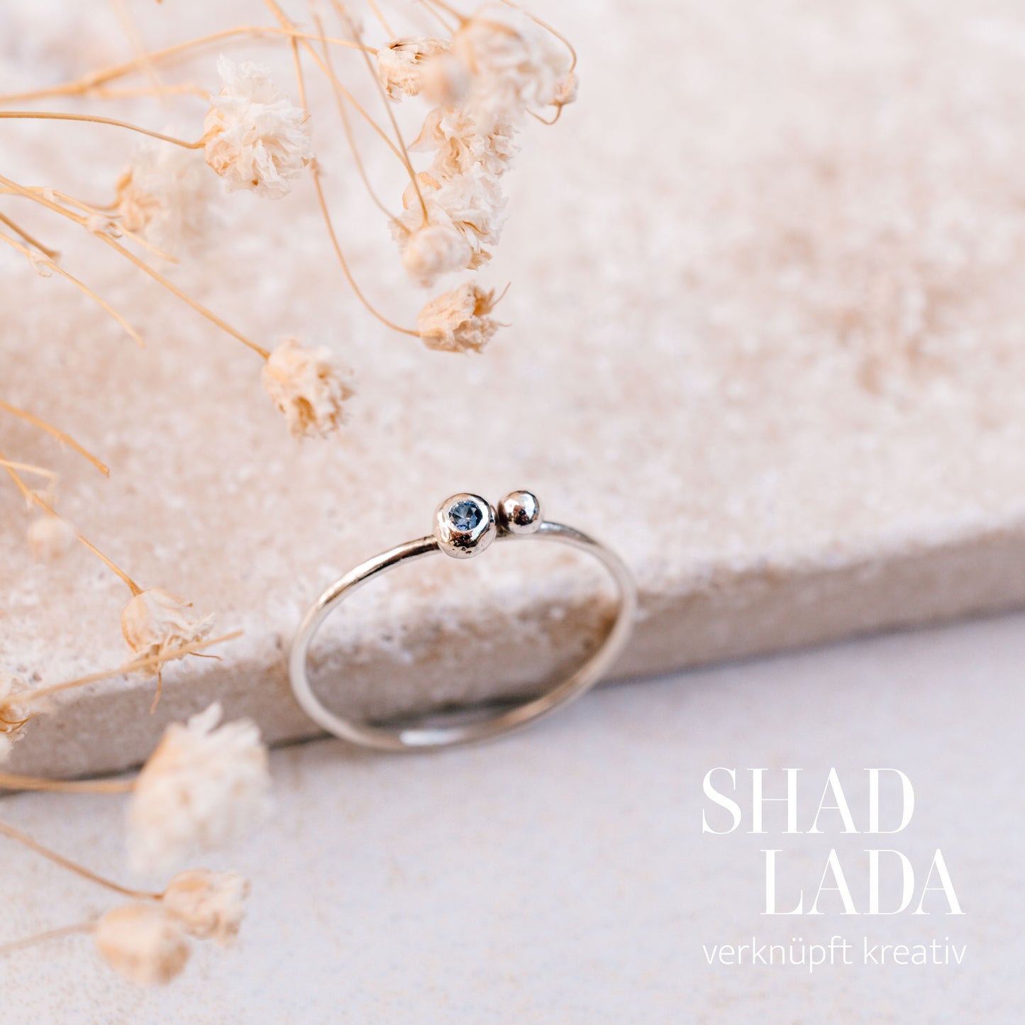 Ring SILVER BLUE SPHERE aus Silber und Saphir in Blau (Größe 51)