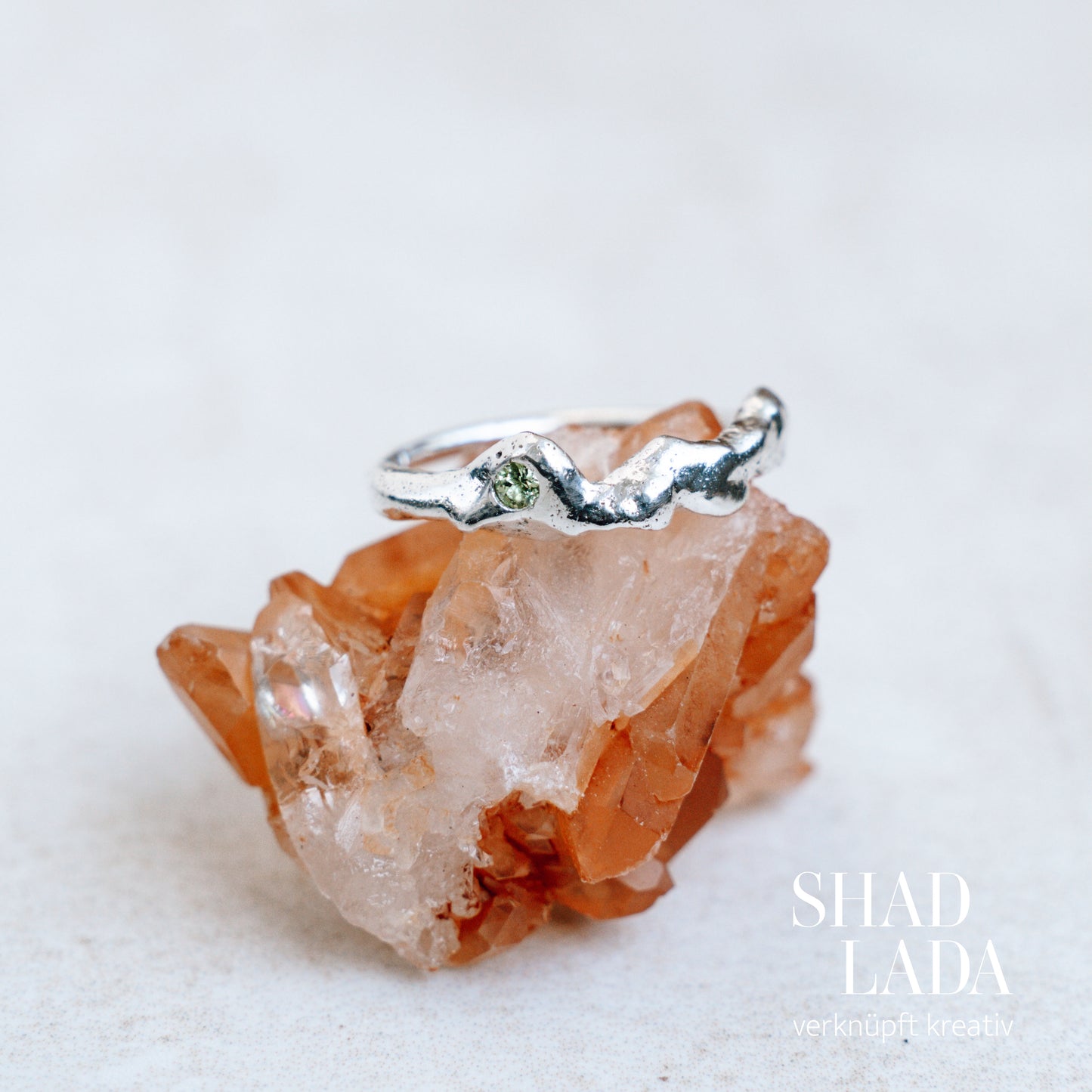 Ring SILVER MOUNTAIN aus Silber mit kleinem Turmalin (Größe 52)