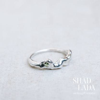 Ring SILVER MOUNTAIN aus Silber mit kleinem Turmalin (Größe 52)