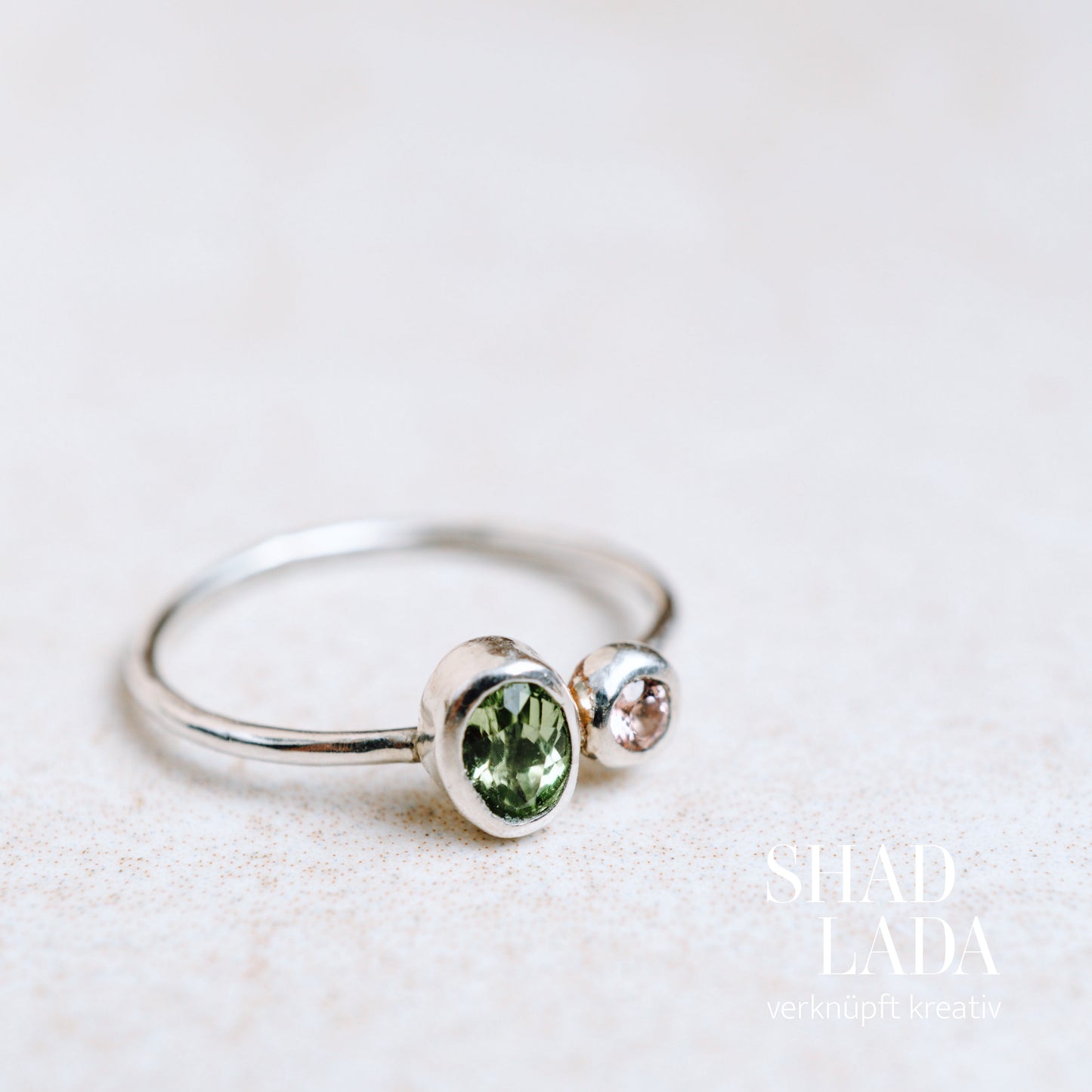 Ring SILVER GREEN ROSE aus Silber mit Peridot und Turmalin (Größe 53)