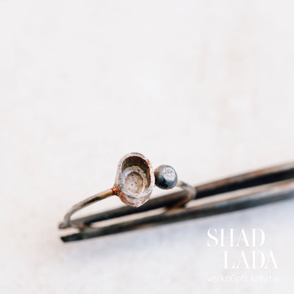 Ring SILVER DUSTY BLUE ROSE aus Silber mit Turmalin und Saphir (Größe 50)