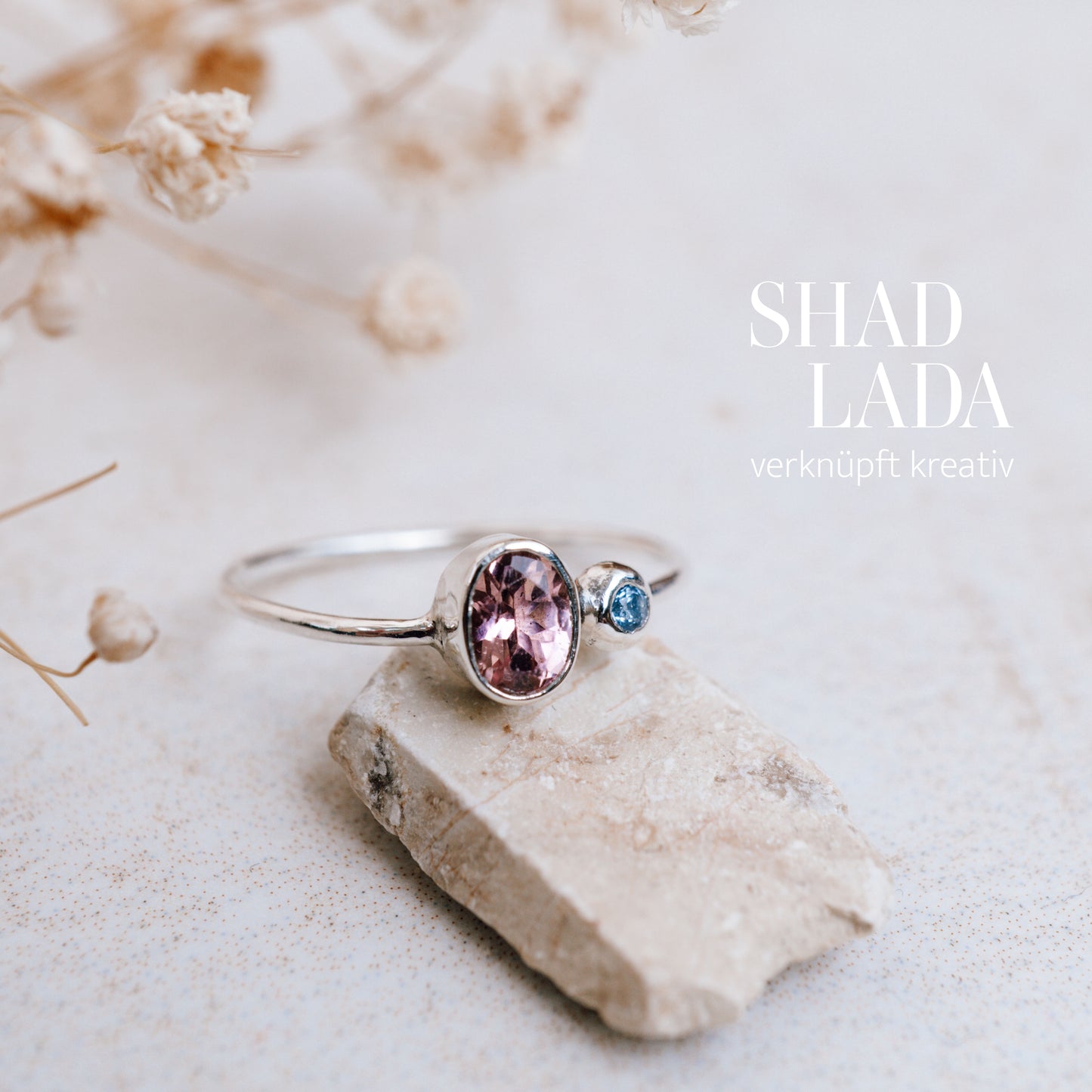Ring SILVER DUSTY BLUE ROSE aus Silber mit Turmalin und Saphir (Größe 50)