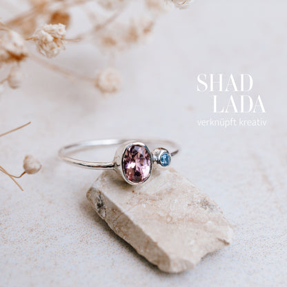 Ring SILVER DUSTY BLUE ROSE aus Silber mit Turmalin und Saphir (Größe 50)