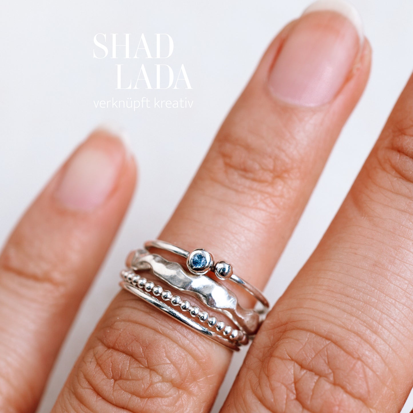 Ring SILVER BLUE SPHERE aus Silber und Saphir in Blau (Größe 51)